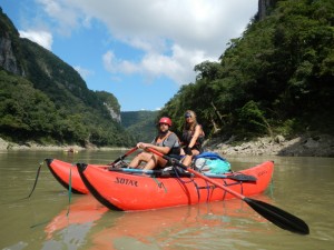 Here’s how we set up for me to coach Erik Weihenmayer to row my cataraft through big Class III rapids in Canon San Josecito on the Usumacinta River. ©Rocky Contos (www.sierrarios.org)