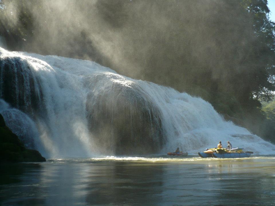 Cascada Busiljá is a fantastic travertine falls on the Usumacinta River. © Gabriel Hernandez