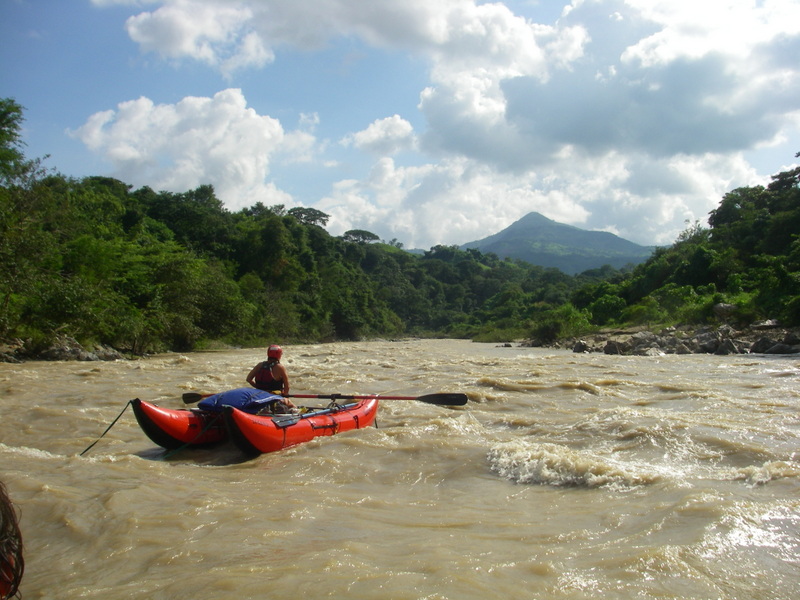 Rowing down a relatively mellow stretch of the Atotonilco River. ©Rocky Contos (www.sierrarios.org)